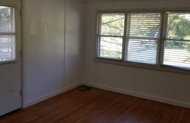 1114 Oak Avenue Gallery 3
