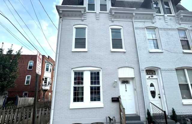 532 WINDSOR Street Gallery 2