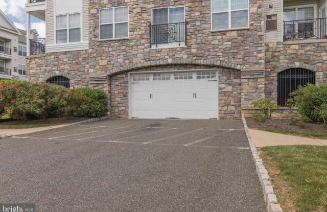 4303 LYDIA HOLLOW DR #B Gallery 3