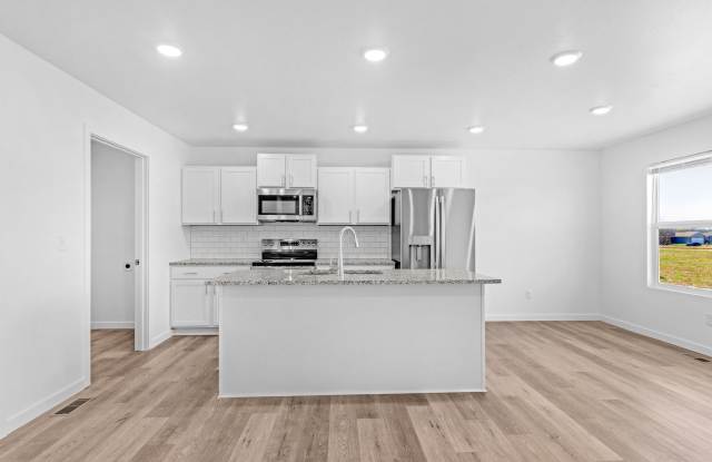 Nearly NEW home in Willard! Gallery 4