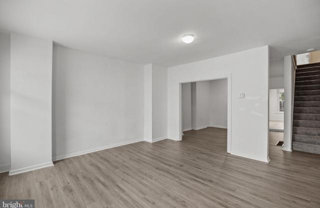206 BALDWIN Street Gallery 2
