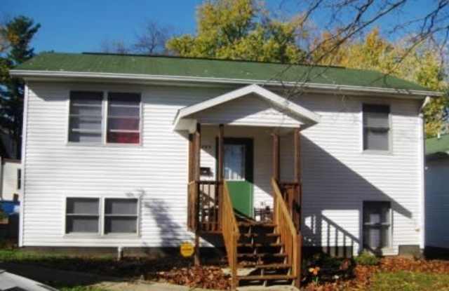 1201 N Woodburn Ave photos photos