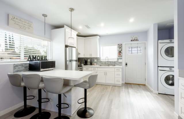 Charming Studio Garage Conversion Private Entrance!! UTILITIES INCLUDED! photos photos