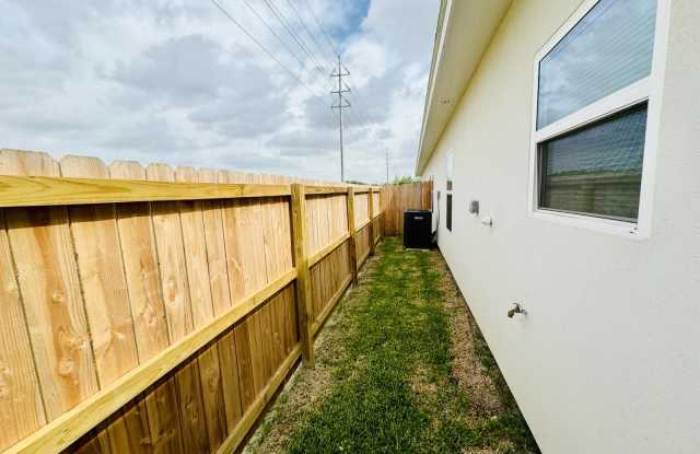3013 W Driftwood St Gallery 4
