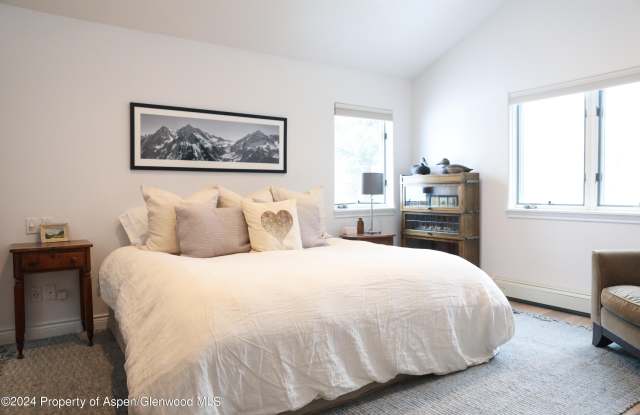 364 Summerset Lane Gallery 2