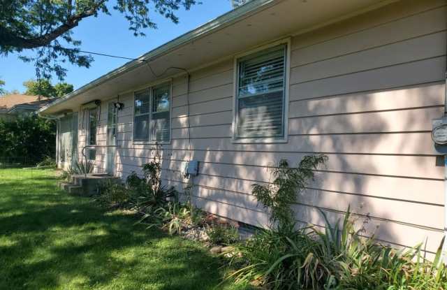2 Bedroom Single Family Home, Fall Move In! photos photos