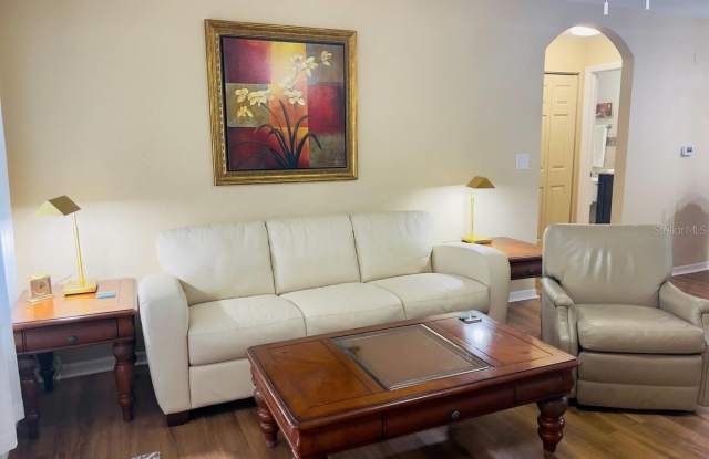 8815 MANOR Loop Gallery 3