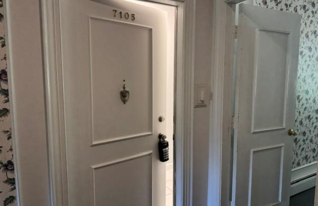 newly renovated 2 bedroom 2 bath home Gallery 4