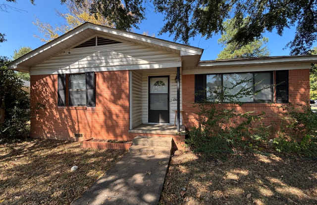 Charming 2-bedroom, 1-bath home in Russellville, AR photos photos