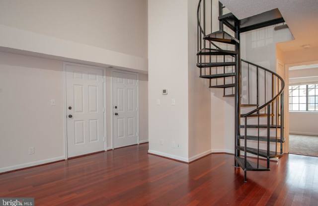 6015-F CURTIER DR Gallery 4