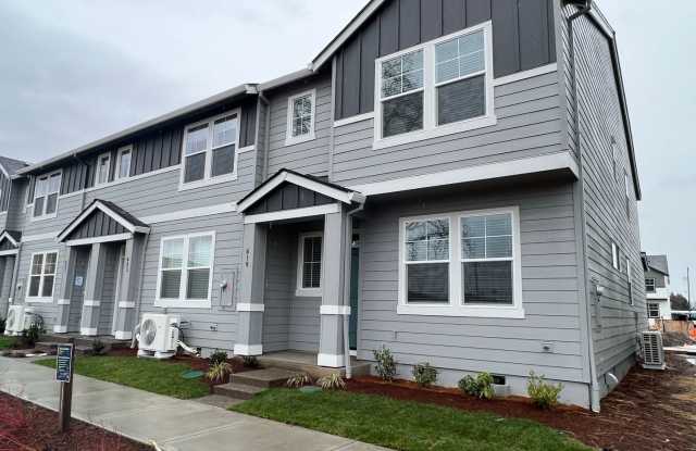 FREE RENT! Beautiful Hazel Dell Townhome! Location, Location! Gallery 4