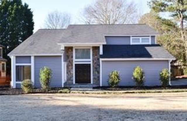 1209 Fairfield Drive Gallery 3