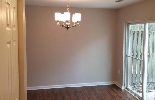 2525 Robinson Place - 1 Gallery 3