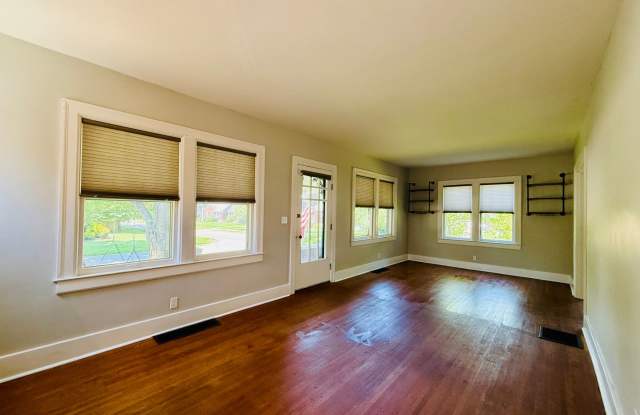 Charming 5 Bedroom 2 Bath Home located in Audubon Park Gallery 4