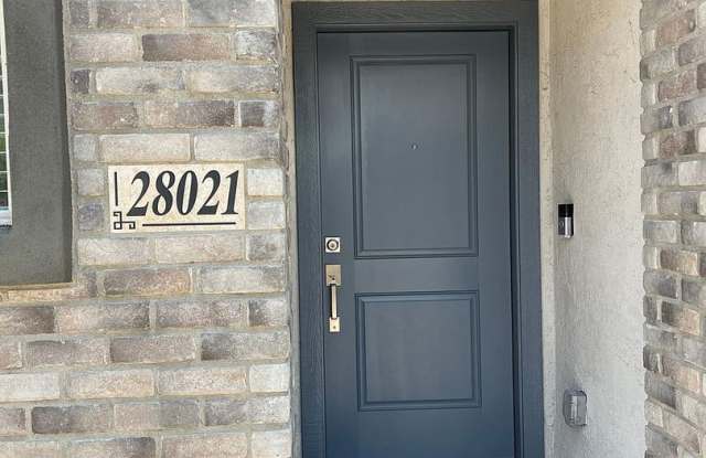 3 Bedroom/2 Bath House Near TSMC! Amazing Mountain Views and Gated Community with Pool! Gallery 3