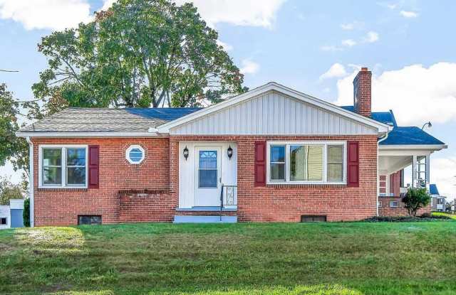 Available Now - 2 Bedroom located in Central York School District! photos photos