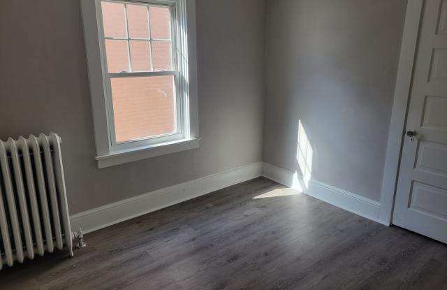 Spacious 4 bedroom House Gallery 3