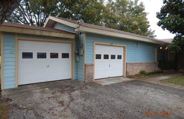 572 Gruene Road Gallery 2