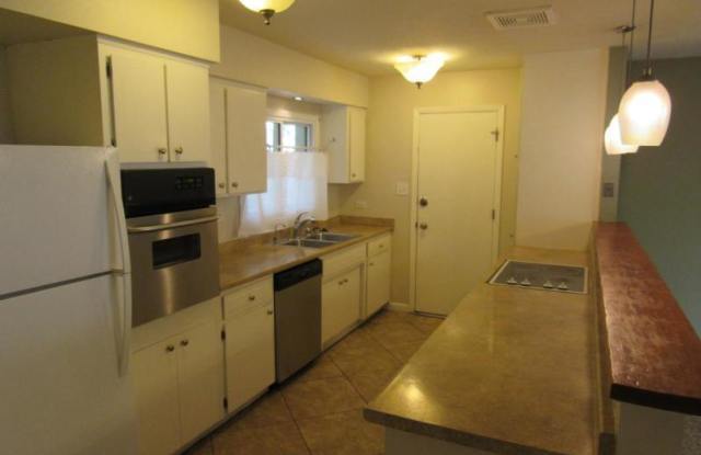 1605 E PALMCROFT Drive Gallery 4