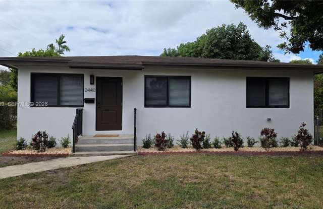 2440 SW 64th Ave photos photos