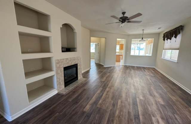 4 bed 2 bath home located on the Dayton Valley Golf Course Gallery 1