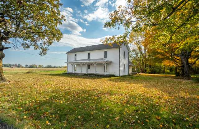 6081 Lakeview Road Gallery 1