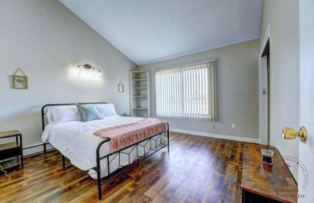 1020 Lakeside Court - 1 Gallery 4