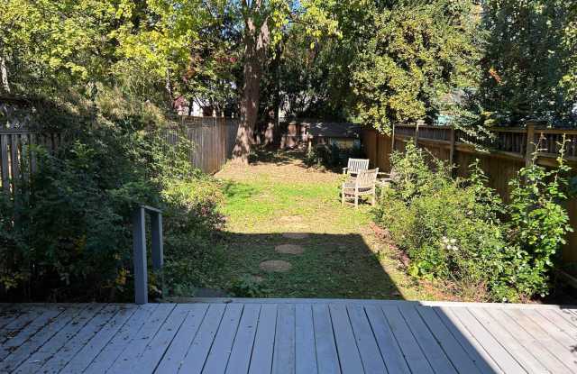 Charming Georgetown Row home with 3bdr 1.5 bath, Fireplace and Garden Gallery 3