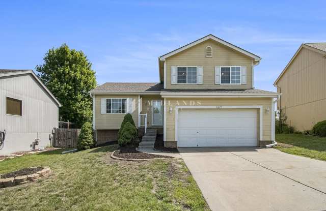 Multi-Level Elkhorn Home photos photos