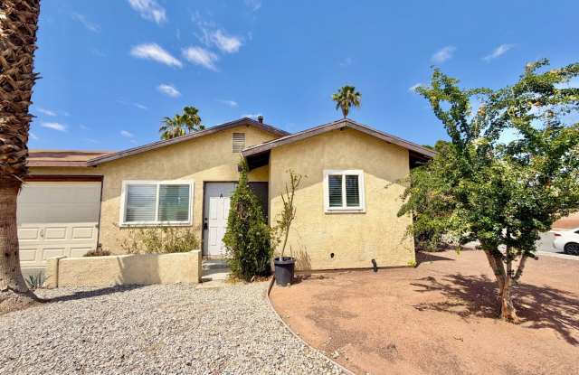 AVAILABLE NOW!! 2 Bedroom 1 Bathroom Apartment in Cathedral City! Gallery 3