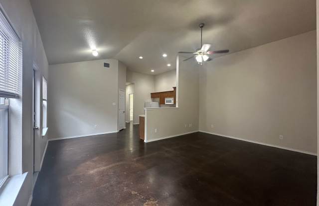 MOVE IN SPECIAL!!! Townhome for rent Gallery 3