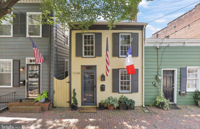 1124 PRINCE Street Gallery 1
