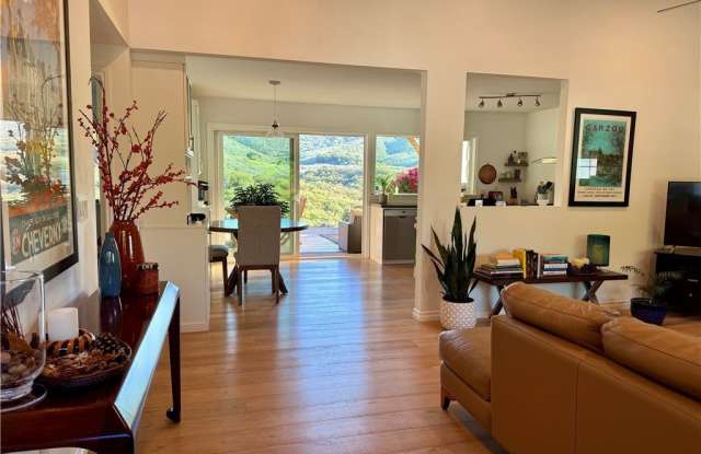 568 W Avenida De Las Flores - 568 West Avenida De Las Flores, Thousand Oaks, CA 91360