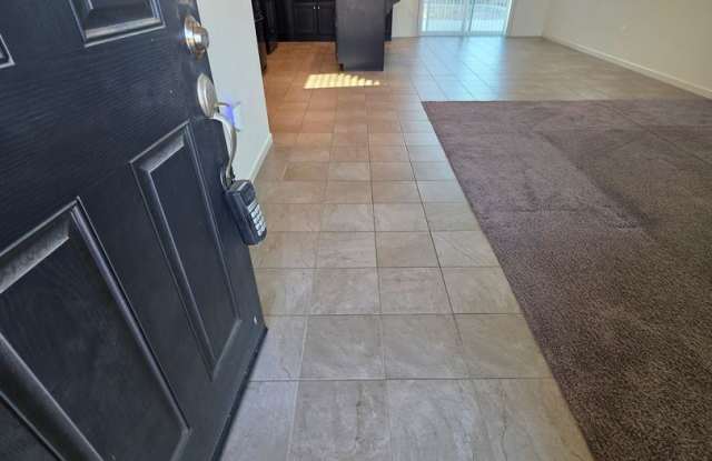 Newer 3 Bedroom 2 Bathroom in Tulare! $300 off First Month's Rent!!! Gallery 4
