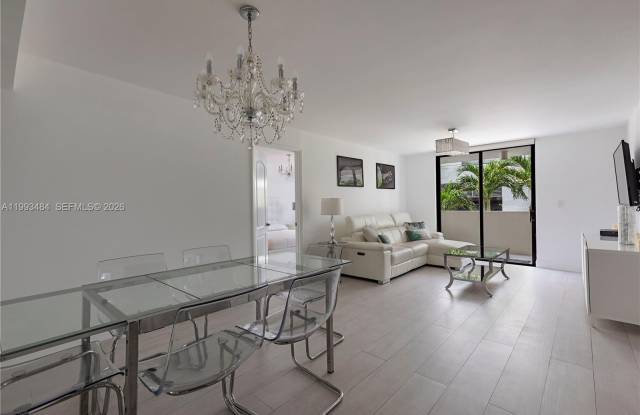 1621 Collins Ave photos photos