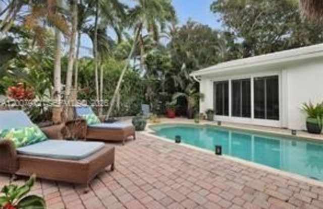 720 NE 17th Ter photos photos