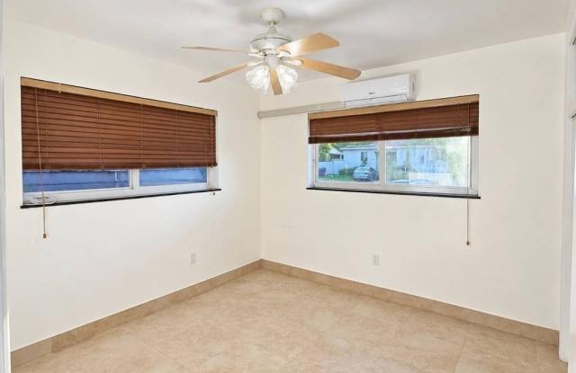 2723 SW 33rd CT Gallery 3