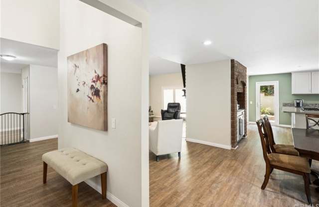 5720 E River Valley Gallery 3