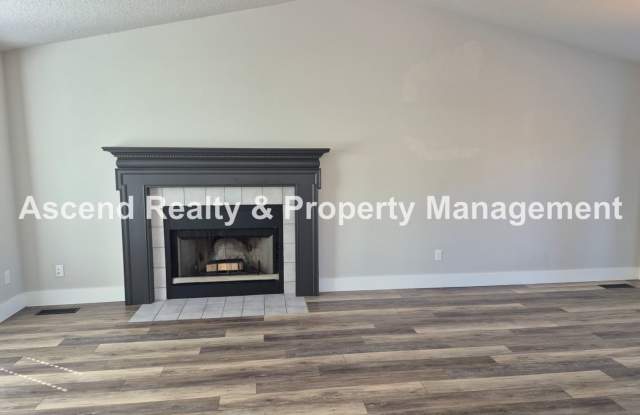 Available NOW!! Updated 2 Level, Fenced Back Yard Like New Inside/Updated Kitchen & Baths 1 Small Pet OK Gallery 4