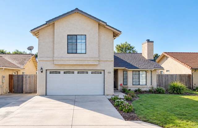 Move-in Special: Half Off the 1st Month's Rent! Bright 3-Bedroom Fresno Home with Spacious Backyard Gallery 1