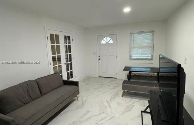 2320 SW 44th St photos photos