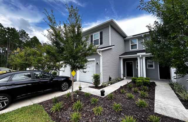 Pristine 3/2.5 on extended cul-de-sac In Well's Creek! Superb Amenities including separate dog parks for large and small dogs! photos photos