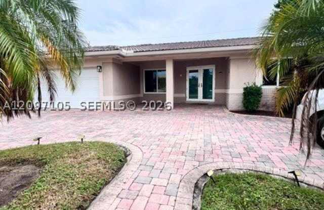 16764 Golfview Dr Gallery 1
