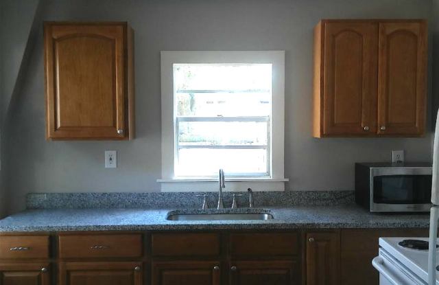 703 E Hanlon St photos photos