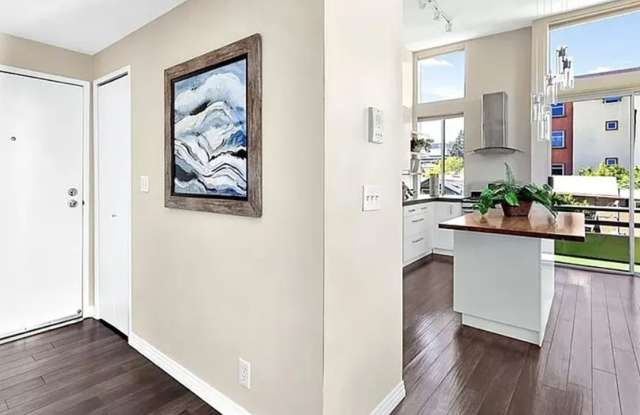 Charming 2BR Condo in Los Angeles Gallery 3