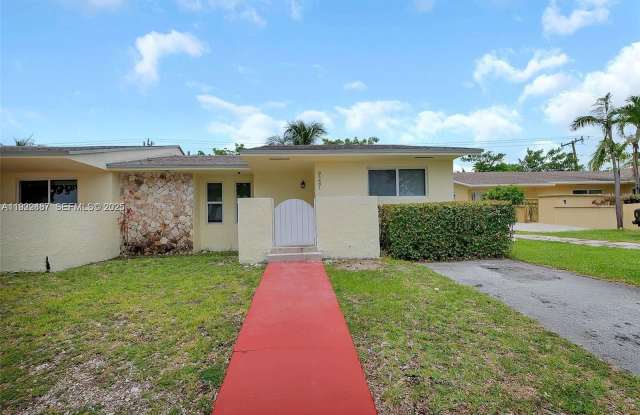 9241 SW 204th Ter photos photos