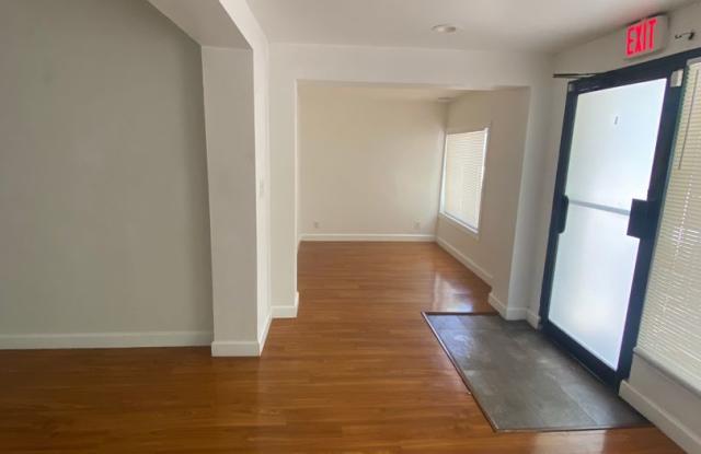 Large house with ample parking, located in Victoria Park, close to US 1 and Broward Blvd. photos photos