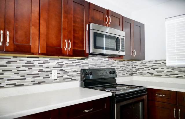 2014 West Berridge Lane - 10 Gallery 3