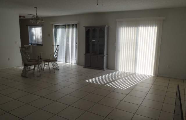 Super Clean Annual 2 bed 1 bath 1 garage home in Kingsway Elementary District Gallery 4