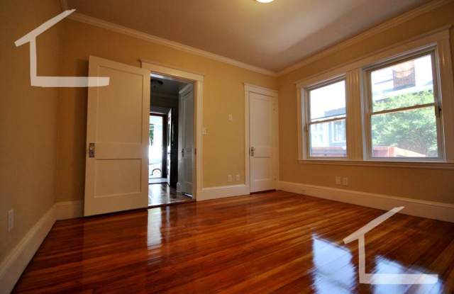 Large 4 bed in Oak Square Gallery 4